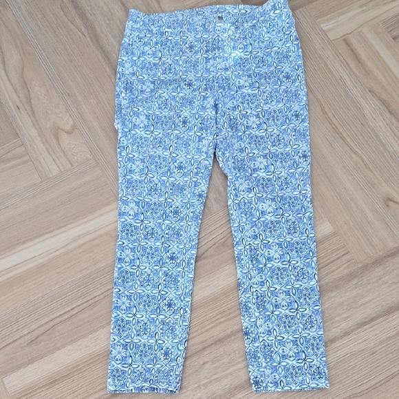 Rafaella Pants - Rafaella Blue and White Patterned Cropped Jeggings 6
